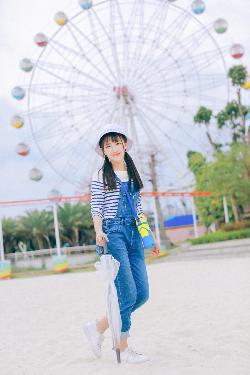 毛坯房阳台干售楼女销售