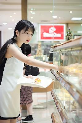 爸爸经常出差妈妈给我生孩子