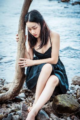 人妻被按摩师玩弄到潮喷