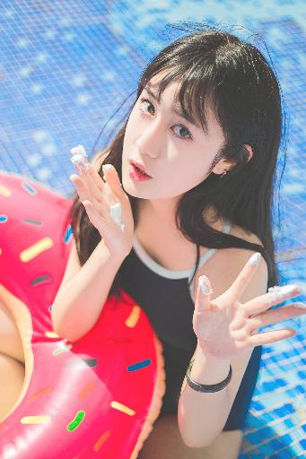 小婕子伦流澡到高潮视频