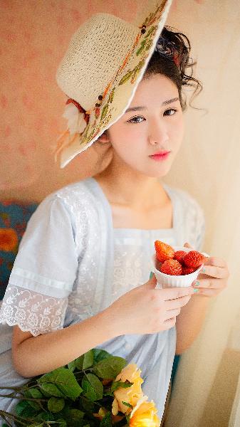 为啥女的舒服了要摸自己的胸