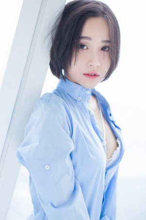 14岁一字马露唇形照片