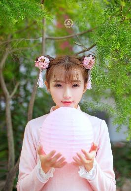 大黄狗配美女