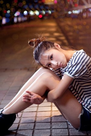初尝人妻滑进去了莹莹视频