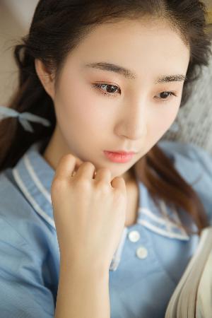 被两个男摁住玩弄尿孔的视频