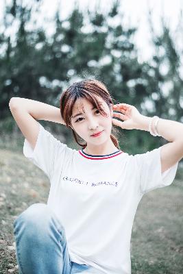 人妻在客厅被C的呻吟
