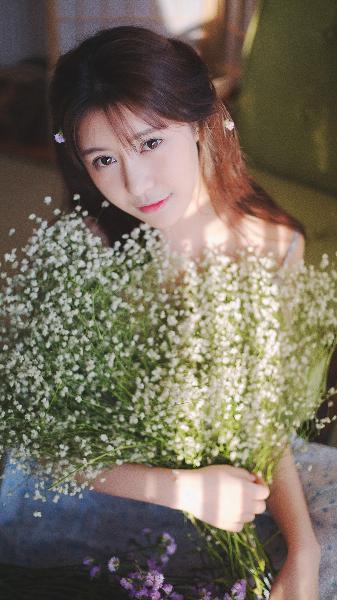 闺蜜老公把我压在怀里