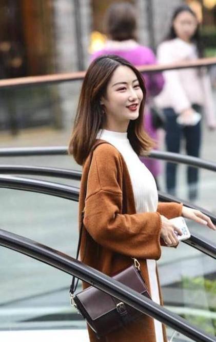 女主很重欲跟多个男主在一起
