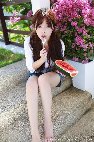他掀开裙子舌头伸进去添在线视频