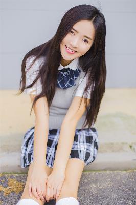 毛坯房阳台干售楼女销售