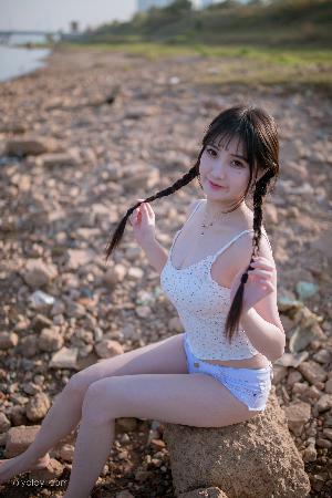 边摸边做边吃奶高清视频