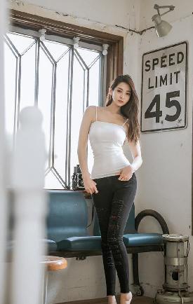 女人荫蒂被添全过程频