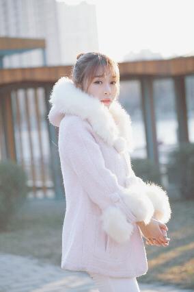 男女黄床上色视频免费的小说