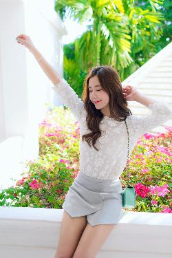 王局长把乳罩解开吃胸的动态图