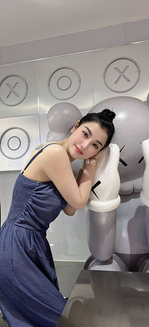 金瓶第1回双乳被吸