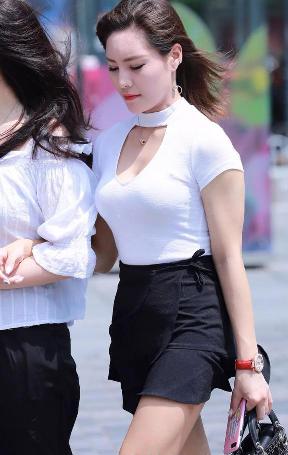 小婕子伦流澡到高潮视频