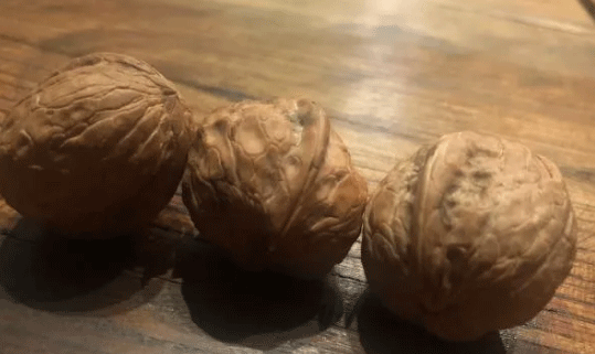 睡不著的人，平時(shí)(shí)多吃三種食物改善失眠