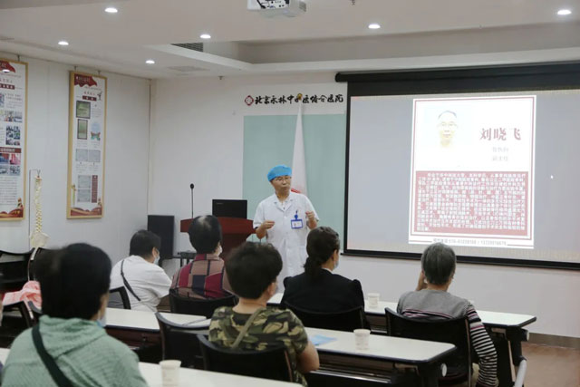 長期頸肩腰腿痛怎么辦？骨傷科副主任劉曉飛現(xiàn)(xiàn)場義診幫你解煩惱！