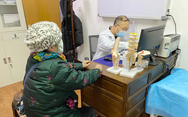 七旬老人受腰痛困擾多年，永林骨科微創(chuàng)(chuàng)技術(shù)(shù)為患者“撐腰”