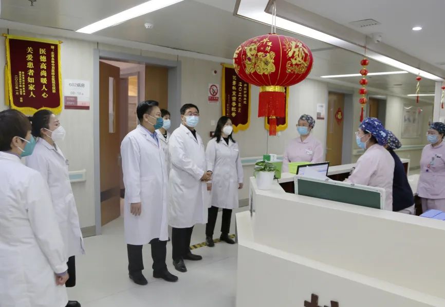 開工大吉 | 永林醫(yī)(yī)院領(lǐng)(lǐng)導(dǎo)班子新春開工第一天拜年慰問職工鼓干勁