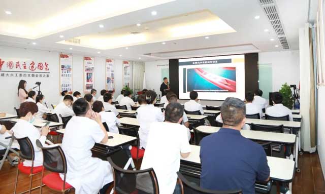 我院特邀知名專家邢更彥教授向醫(yī)(yī)護人員做沖擊波技術(shù)培訓(xùn)