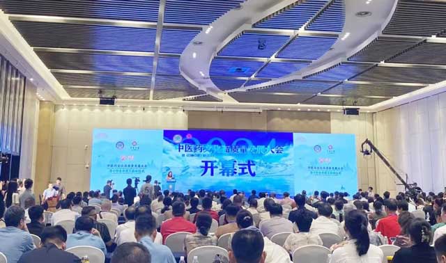 我院趙永林骨傷科團(tuán)隊(duì)參加2024中醫(yī)(yī)藥文化高質(zhì)(zhì)量發(fā)(fā)展大會(huì)暨正骨學(xué)(xué)術(shù)(shù)傳承與創(chuàng)(chuàng)新發(fā)(fā)展交流研討會(huì)（正骨論壇）并做專題報(bào)告