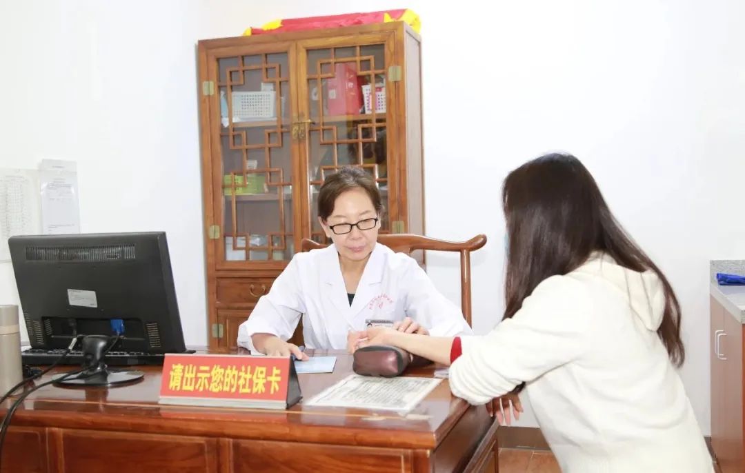 知名中醫(yī)(yī)風(fēng)(fēng)濕免疫病專家寇秋愛教授本周日下午在我院出診